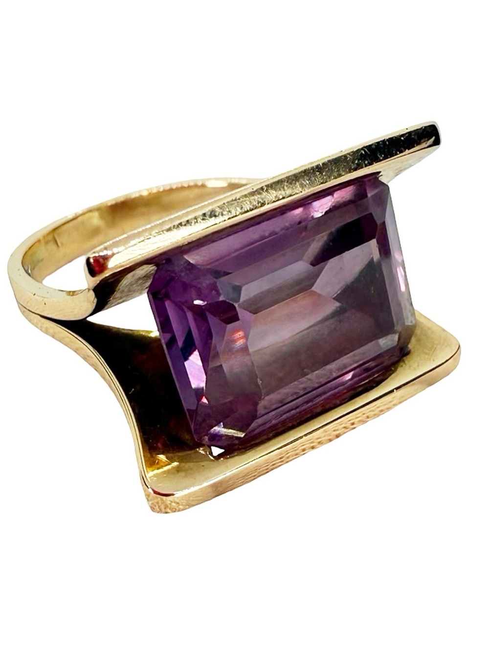 Stunning Vintage 14k Yellow Gold, Purple Color Change Sapphire Ring!